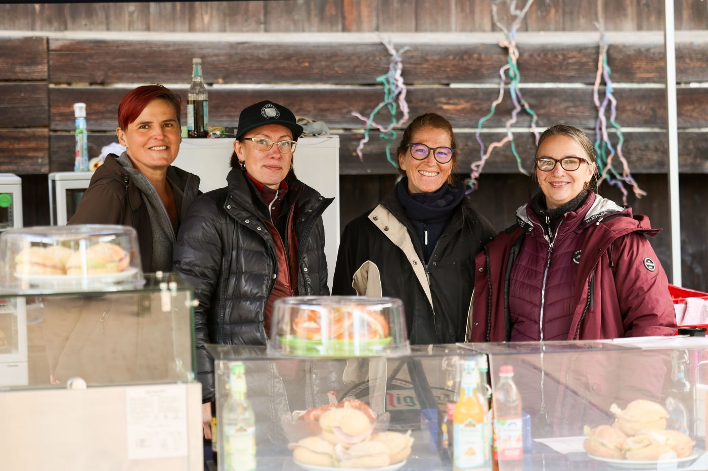 Das Helferteam am Verpflegungsstand des Turniers